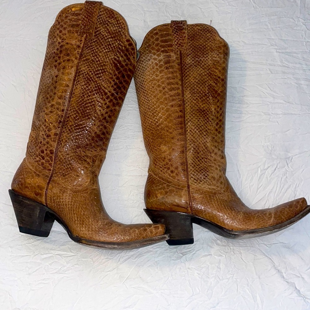 Like new Idyllwild boots